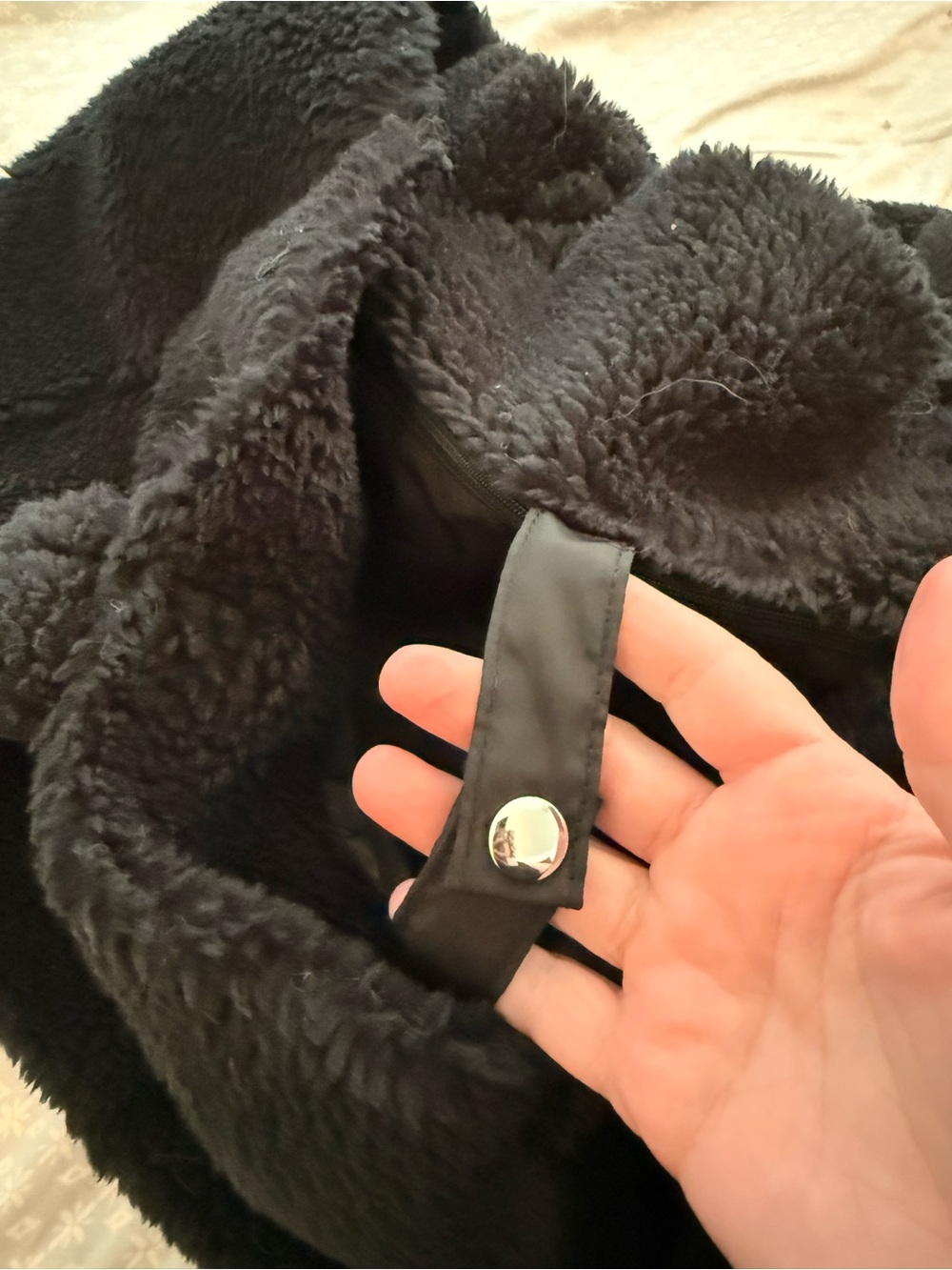 ALO Yoga Black Plush Sherpa Tote Bag - Picture 5 of 11